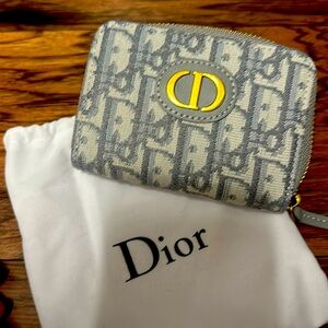 Wallet and card New CD